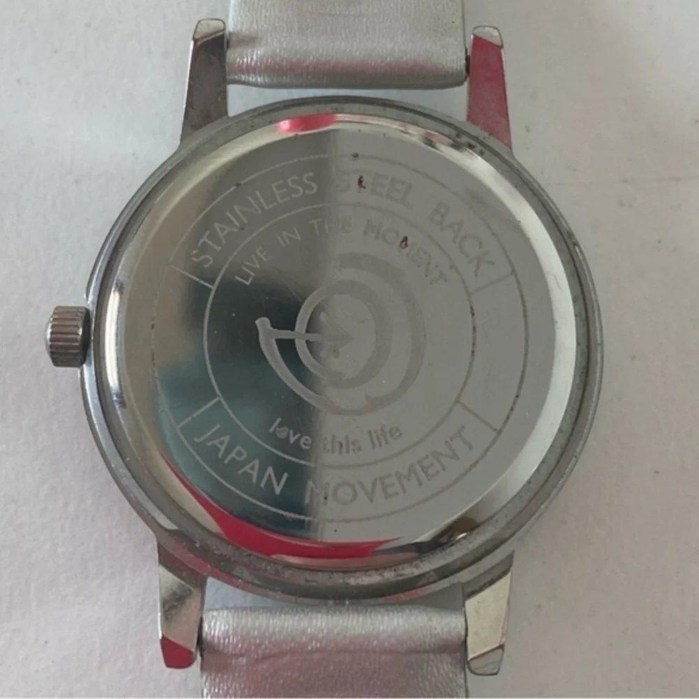 Vintage Silver Metal Silver Metallic Leather Ladies Costume Watch